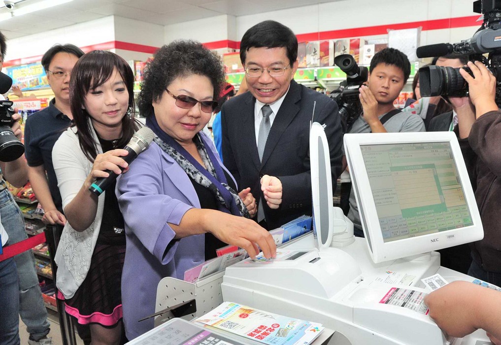 高雄市發行的「一卡通」在全國7-11上架。圖：高雄市政府提供