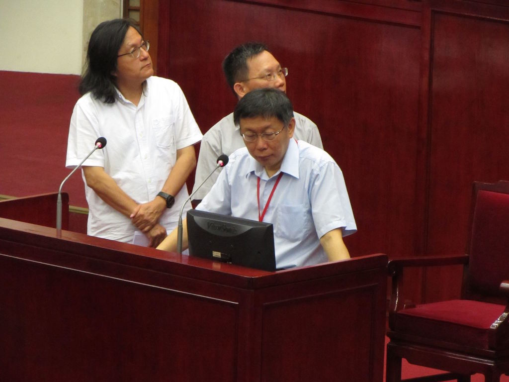 台北市長柯文哲12日下午在台北市議會接受市政總質詢。圖：邱珮文/攝