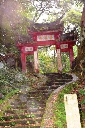 在土城媽祖田土地糾紛中，大暖尖山中藏有罕見台灣齋教百年廟宇--普安堂，近兩百年的基地恐不保！圖:黃淑玲攝影
