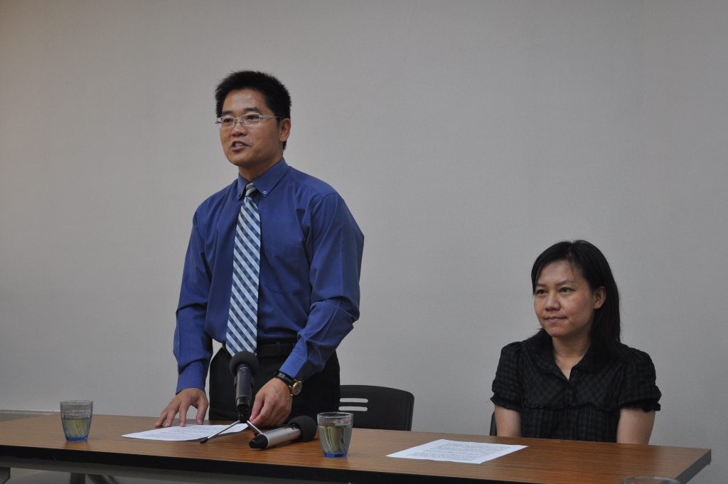 台東縣政府規劃電影城，歷經5次流標，23日總算順利由「秀泰影城」得標，縣長黃健庭(圖右)表示，台東縣明年底就有全國最新穎設備的電影院了。圖片來源：台東縣政府提供