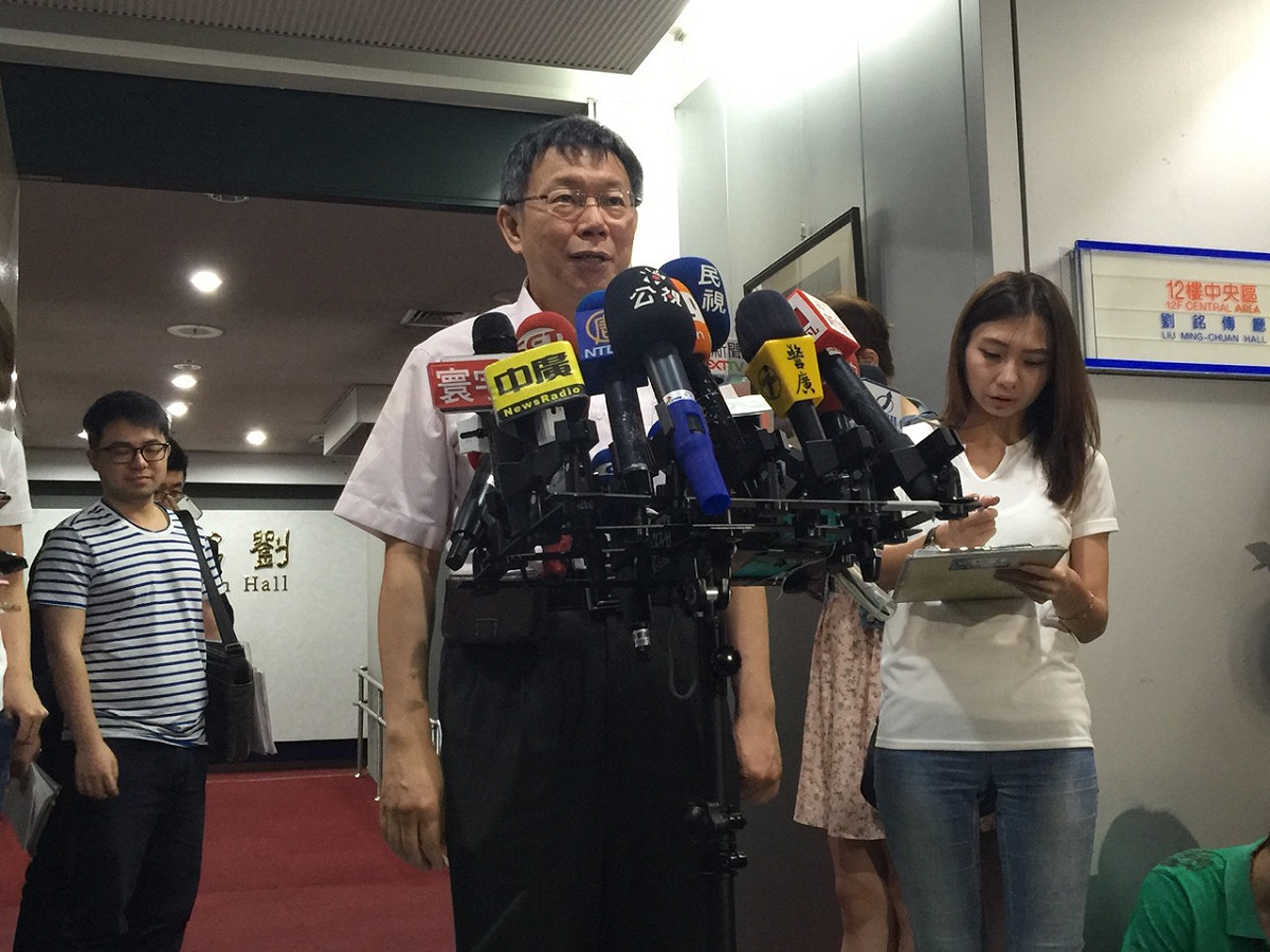 台北市長柯文哲3日上午受訪時，媒體問現在到底還有沒有「護童專案」？柯文哲解釋，其實這是雞同鴨講的名詞解釋問題。圖：劉奕霆/攝