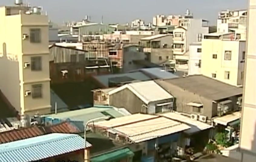 高雄市議會18日通過「新草衙地區土地處理自治條例」，將有助解決延宕30年的新草衙違建問題。圖：翻攝網路