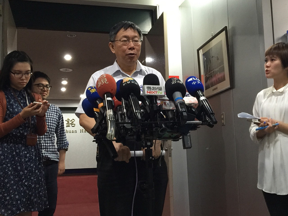 台北市長柯文哲26日上午在市政會議結束後接受媒體訪問。圖：劉奕霆/攝