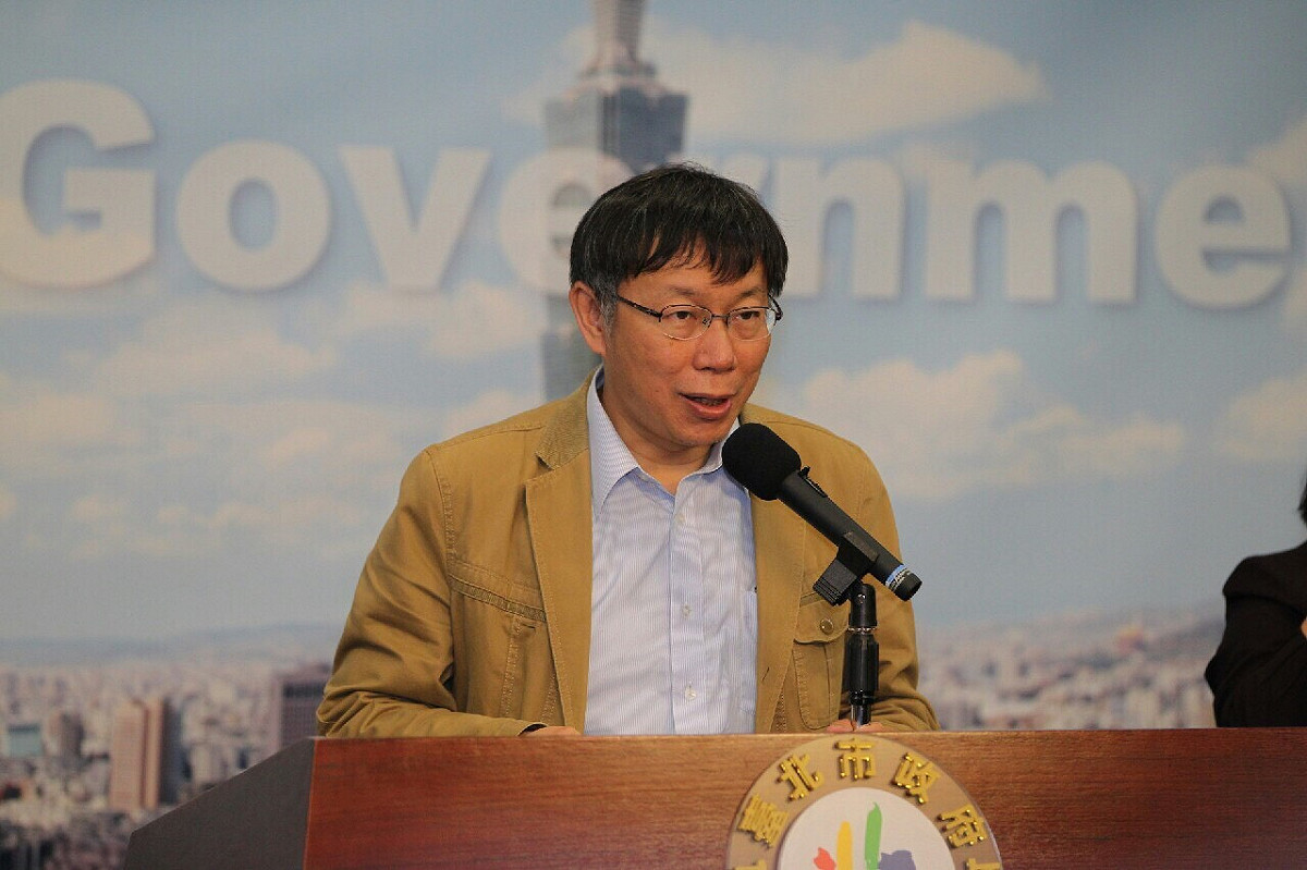 台北市長柯文哲今(7)日上午表示，他算過市府內送一份公文要12到14個印章，所以每份公文要跑一週以上，有的甚至超過14個章，他質疑「到底有沒有在看？」圖：台北市政府提供