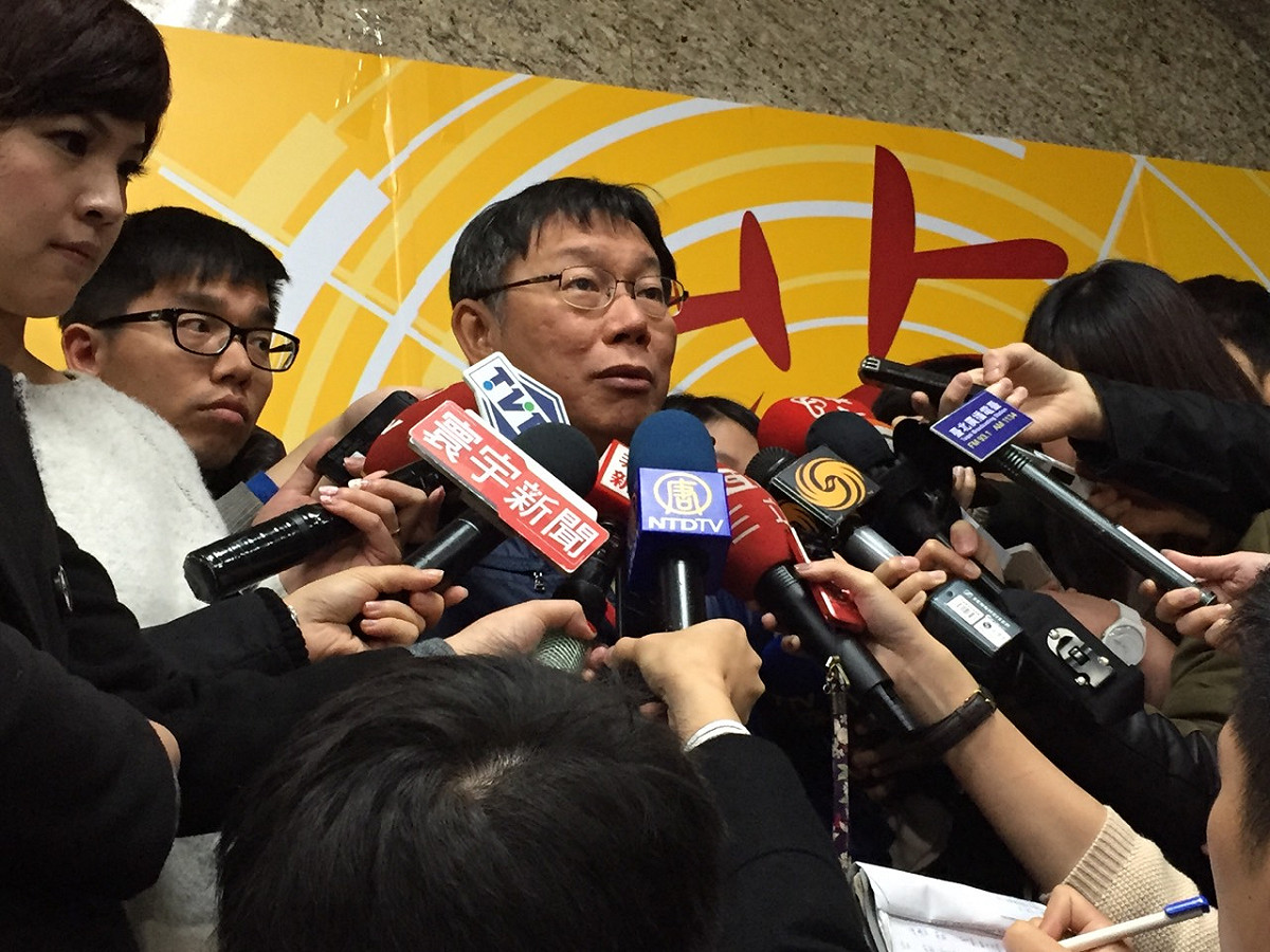 台北市長柯文哲今(25)日在台北市立大學的演講中表示，他昨晚有去拜會親民黨主席宋楚瑜，他會後受訪時說，宋楚瑜是他的市政總顧問，因此每隔一段時間就會去和宋楚瑜聊天。圖：劉奕霆/攝