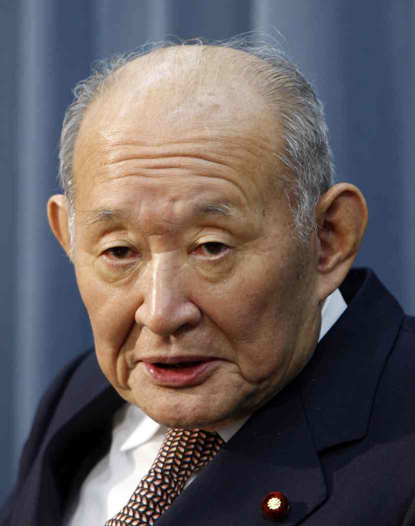高齡77歲的日財政大臣藤井裕久，上週因操勞與高血壓住院檢查，藤井表示，他已無體力再負荷長時間的國會質詢。圖片來源：路透社