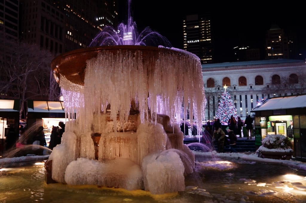 一個罕見的極地旋風(Polar Vortex)超級冷氣團，已於1月6日清晨襲擊美國中西部地區，造成幾個大城如伊利諾州的芝加哥和明尼蘇達州的雙城市在凌晨時氣溫分別為攝氏-25度和-34度的極低溫。圖片3-3來源：NYDECO/攝。
