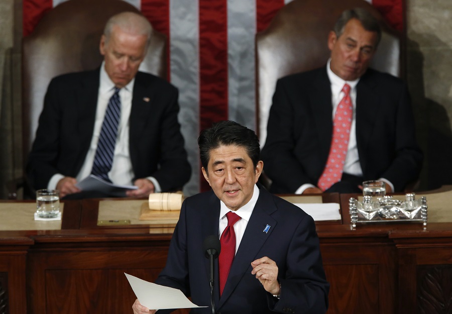 日本首相安倍晉三29日在美國國會發表演說，對日本在二戰期間的行為，表達「深感懊悔」，但並未使用道歉字眼。圖片來源：達志影像/路透社