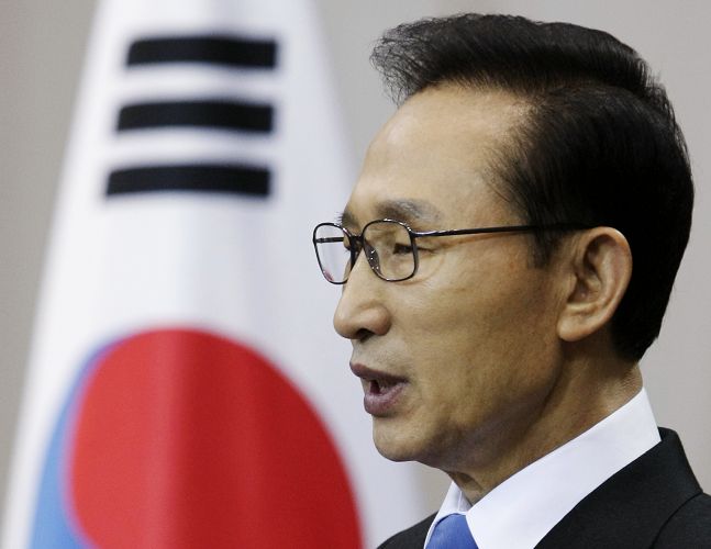 韓國總統李明博10日訪問獨島時曾發表談話，嚴厲譴責日本對待歷史態度缺乏誠意，應為發動戰爭嚴正道歉。圖片來源：達志影像/路透社資料照片。