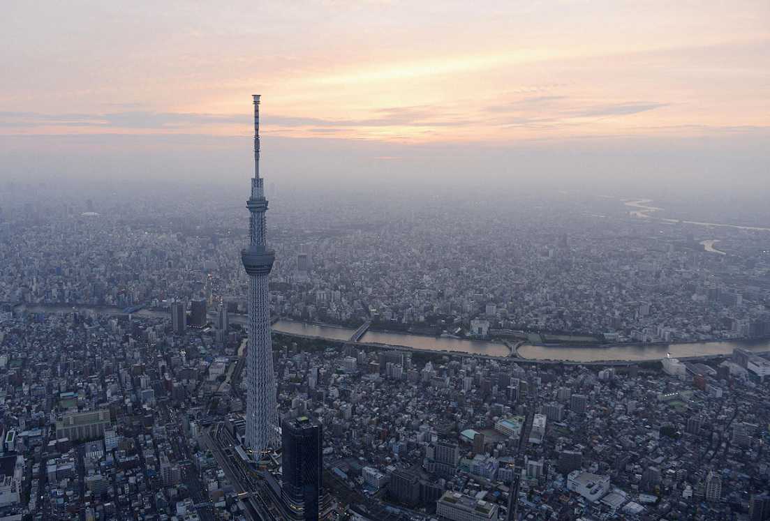 為刺激外國旅客消費，日本觀光廳初步決定自2006年起，將免稅門檻調降到5000元日幣。圖片來源：達志影像/路透社資料照片。