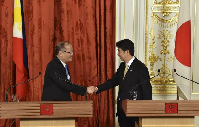 目前正在東京訪問的菲律賓總統艾奎諾三世擬允許自衛隊軍機和戰艦使用菲國的軍事基地進行運補。圖片來源：達志影像/路透社