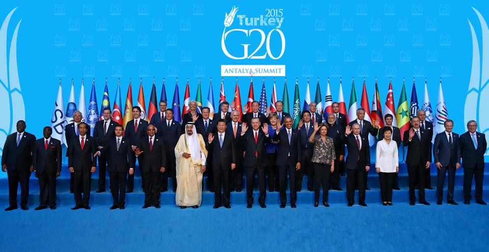 「20國集團」(G20) 高峰會15日在土耳其正式登場，土國總理艾爾段（前排中）與其右手邊的中國國家主席習近平會面，卻傳出兩國的飛彈交易可能告吹。圖：翻攝G20臉書