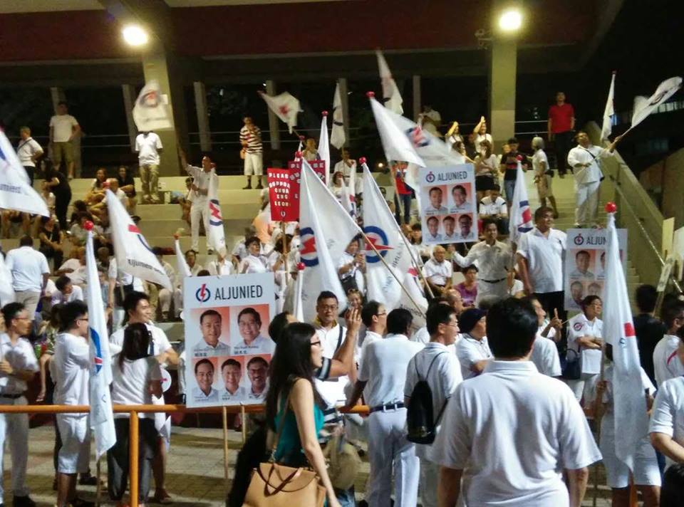 人民行動黨在2015新加坡大選中獲得大勝利，圖為支持者等待開票的現場。圖：黃瓊雅/攝