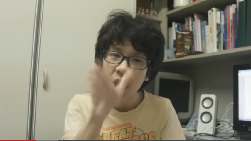 3月底一名16歲的新加坡少年上傳Youtube影片，辱罵剛過世的李光耀資政還願他不得安息。圖：翻攝自youtube