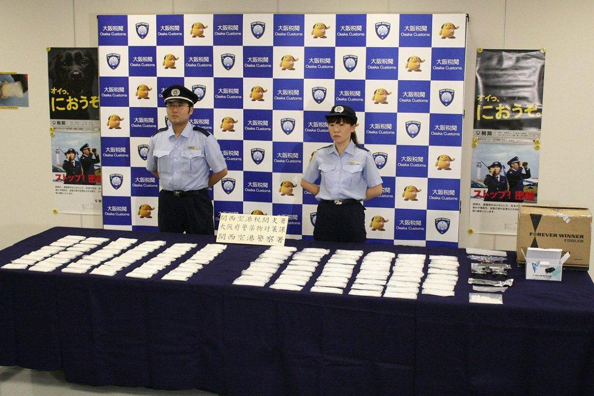 據產經報導，3名台灣男子分別是31歲梁健盛、33歲男子田凱平、以及28歲男子湯祖賢，在今年3月11日，從中國廣州走私8公斤的毒品，分裝小包藏在電腦的散熱零件中，接著再以國際宅配貨物方式運送到日本。圖：翻攝自大阪稅關官方網站