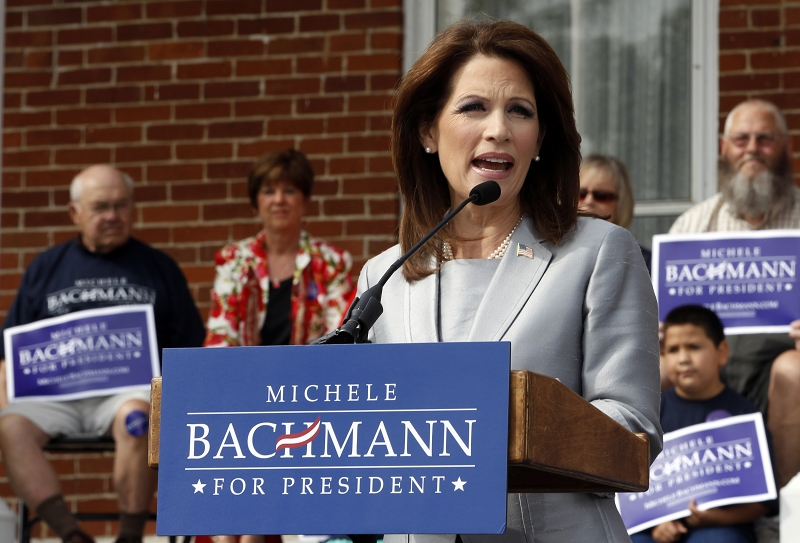 有「茶黨女王」之稱的美國共和黨籍眾議員巴赫曼（Michele Bachmann），當地時間27日正式宣布角逐2012年的總統大位，她在故鄉愛阿華州滑鐵盧市（Waterloo）向鄉親宣布這項決定。圖片來源：達志影像/路透社