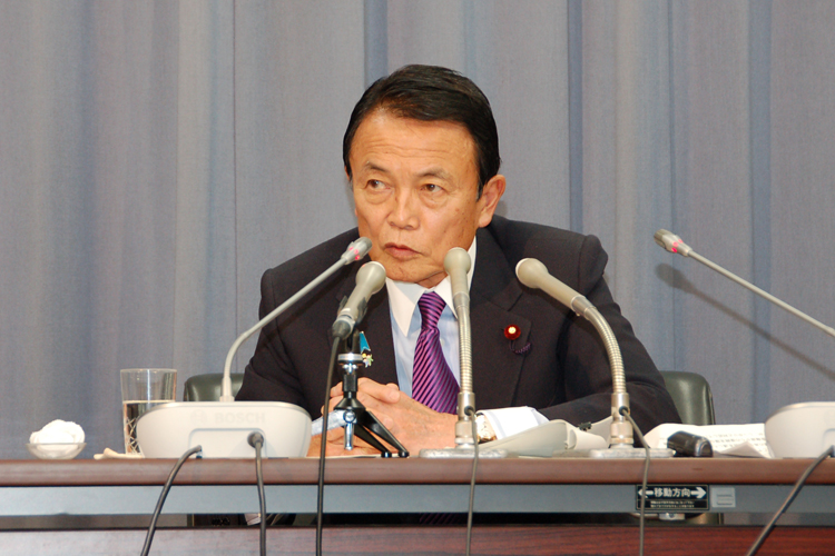 麻生太郎私人雇用的司機確診，麻生身體並無異狀，但目前居家隔離。 圖：翻攝日本財務省官方網站