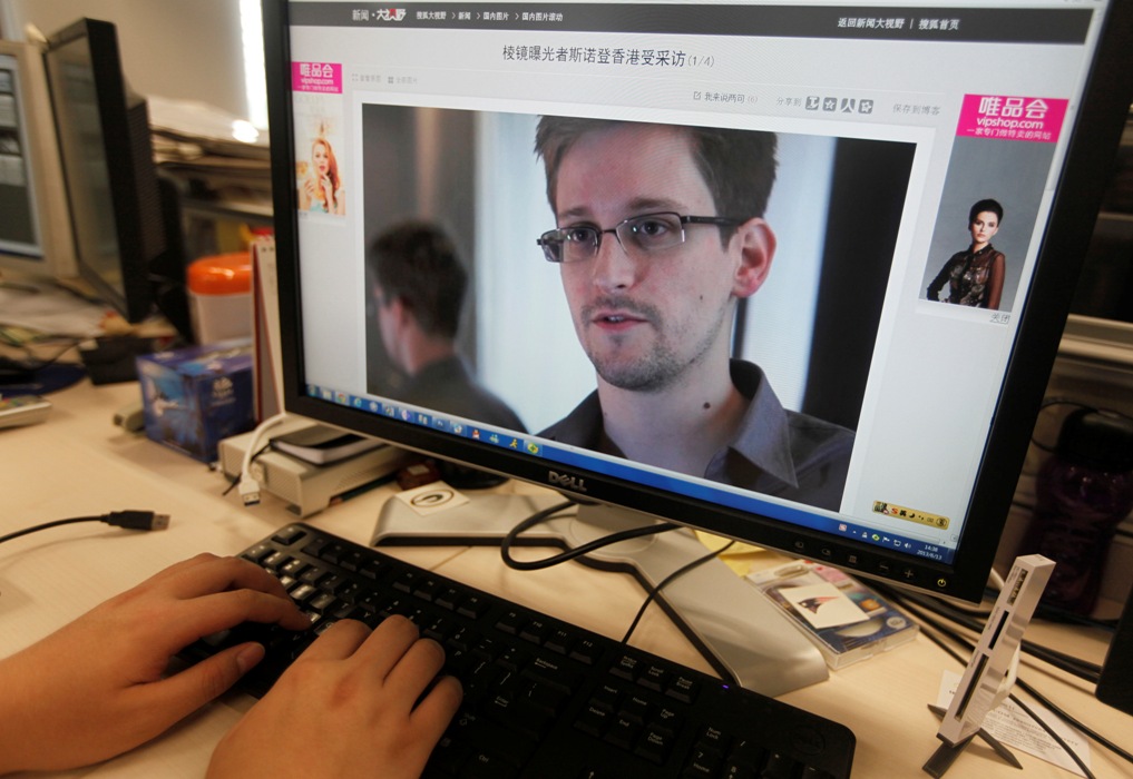 目前正被美國政府通緝的美國安局(NSA)前承包商雇員史諾登(Edward Snowden)近日透過網路視訊連線，向美國民眾發表遠端談話。圖片來源：達志影像/路透社資料照片