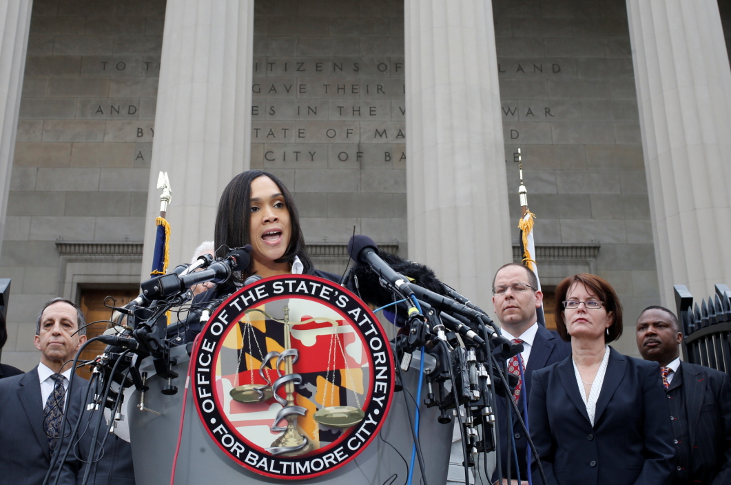 檢察官莫斯比(Marilyn Mosby)在5月1日的記者會表示，葛瑞(Freddie Gray)的死因為他殺，並起訴6名拘捕葛瑞(Freddie Gray)員警。圖片來源：達志影像/路透社