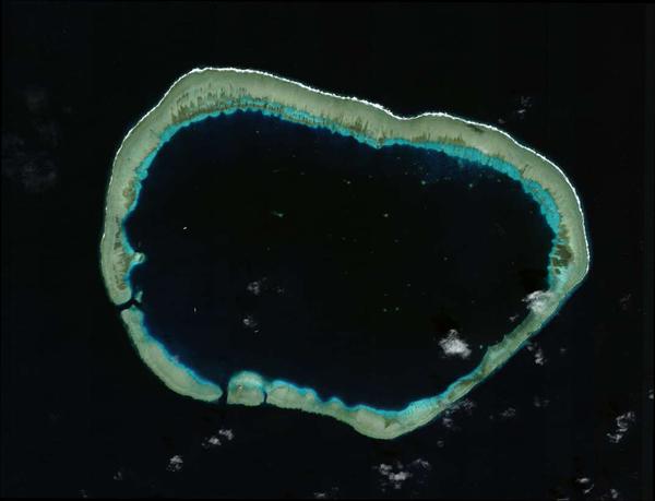 南海美濟礁島衛星空拍圖。圖：翻攝自AMTI官方Twitter