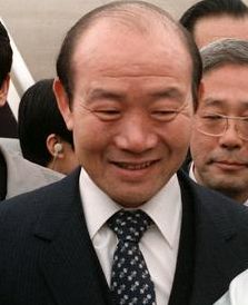 根據媒體報導，韓國前總統全斗煥長子全宰國的律師今(10)日表示，將會主動繳清1672億韓元(約台幣46億元)追繳金，結束長達16年的罰金積欠問題。圖：翻攝自維基百科網站