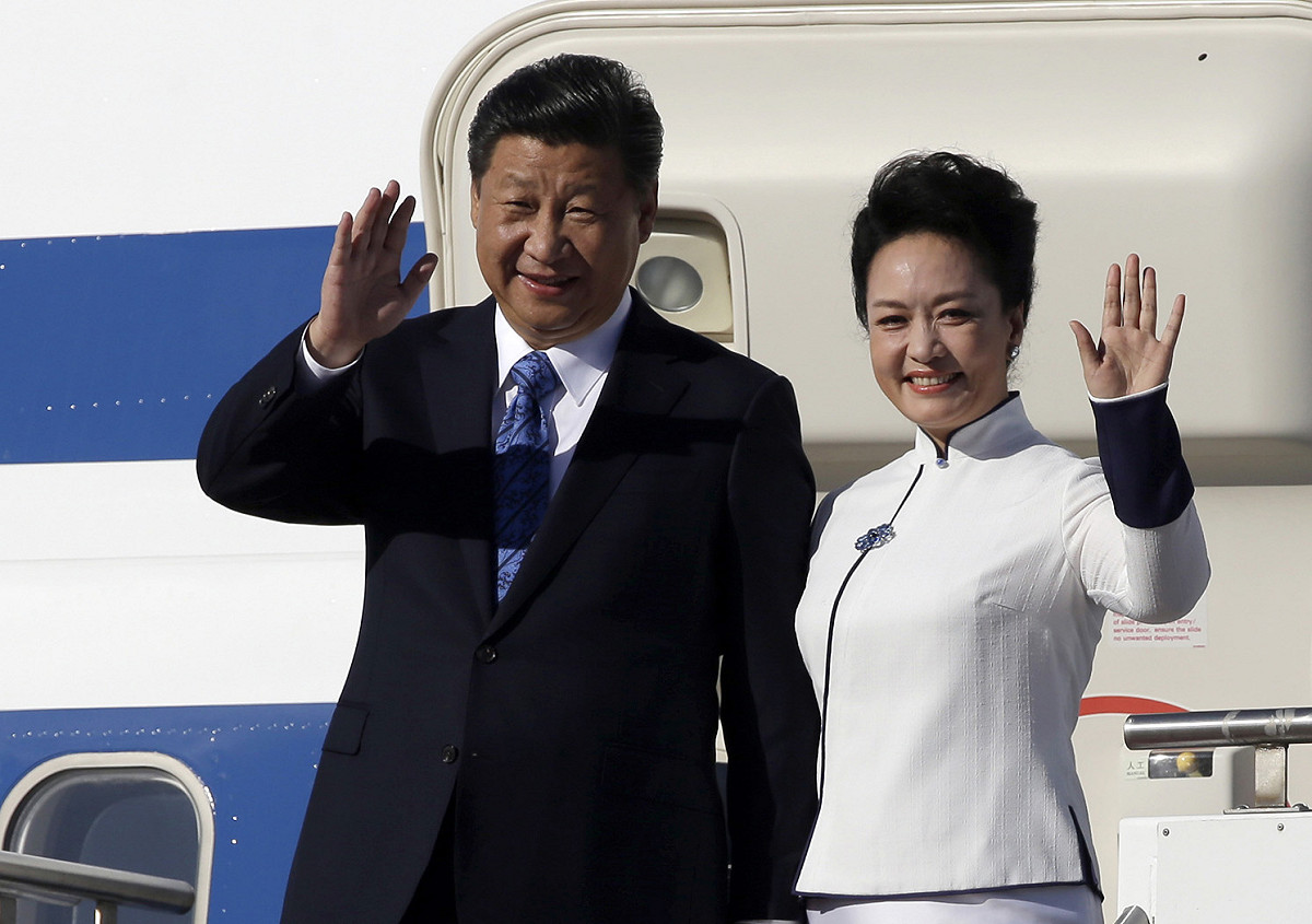 習近平與夫人彭麗媛等一行人，22日上午搭乘專機抵達西雅圖，受到官方熱烈歡迎。圖片來源：達志影像/美聯社