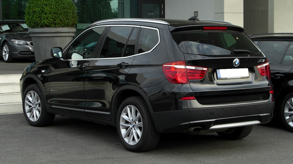 BMW的休旅車X3 xDrive 20d也被爆出廢氣排放超標，但BMW公司對表示該公司的汽車廢氣處理系統不論是行駛在道路上或在受測時都是啟動狀態。圖：翻攝維基百科