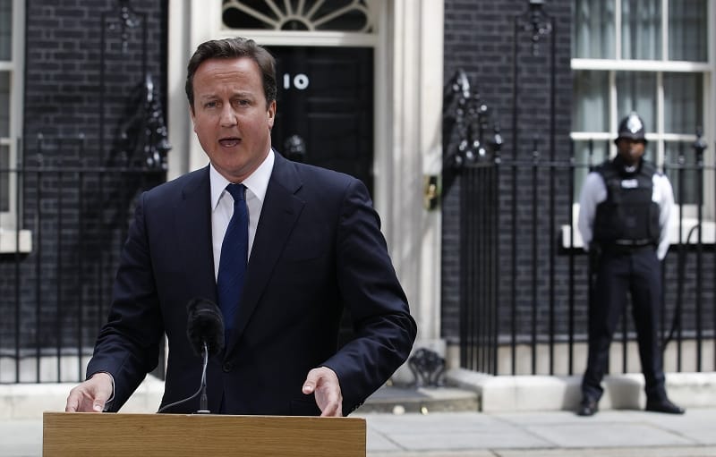 英國首相卡麥隆（David Cameron）當地時間10日再次重申打擊暴動的決心，他在唐寧街10號外接受媒體訪問，他強調：「我們需要反擊，而一波反擊正在進行中」。圖片來源：達志影像/路透社