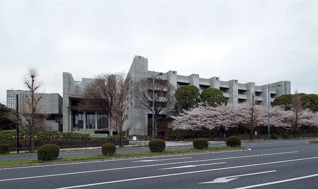 日本最高法院16日裁定，限制婦女離婚後6個月禁止再婚的規定違憲。圖片為日本最高法院。圖：翻攝自維基百科。