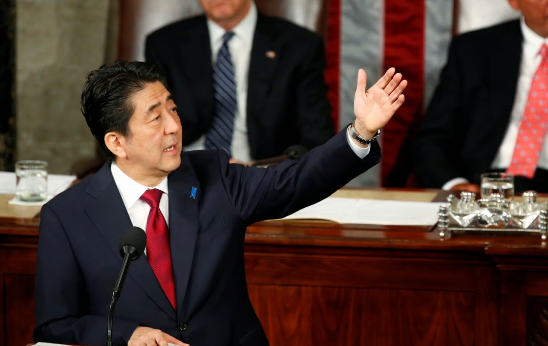 日本首相安倍晉三訪問美國，受到美方隆重接待，並在國會發表演講。談及二戰歷史，安倍對日本在二戰的角色表達「深切懺悔」。圖片來源：達志影像/路透社資料照片