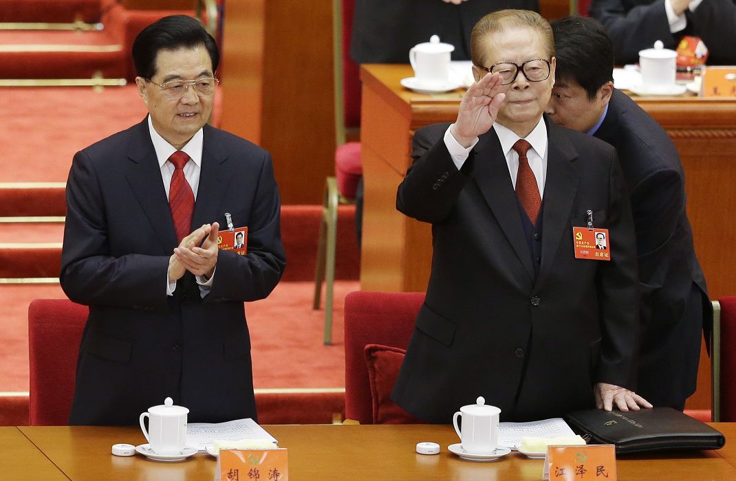 西班牙法院根據西班牙援藏組織指控，向中國前國家主席江澤民(右)發出拘捕令，並調查中國前國家主席胡錦濤（左）。圖片來源：達志影像/路透社資料照片