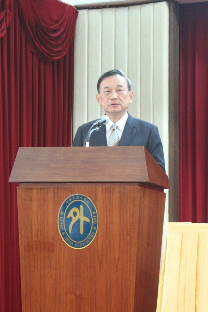 法務部政務次長陳明堂說明廣大興案案情。圖：陳芷儀/攝