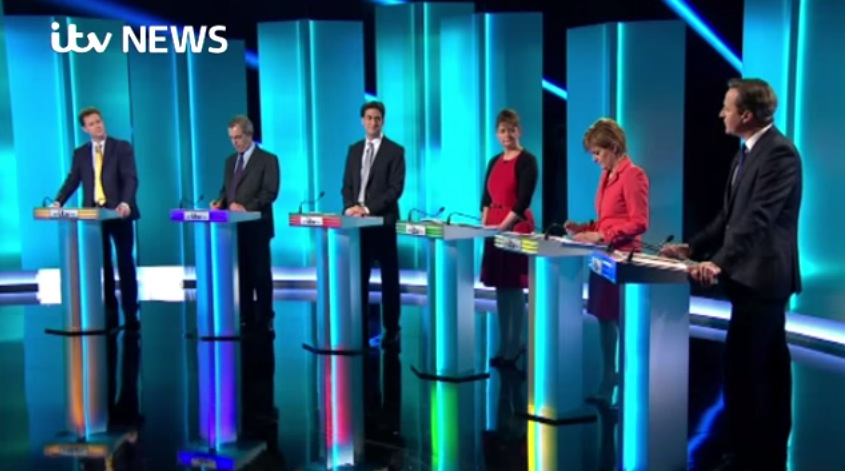 英國首相卡麥隆2日出席英國ITV所主辦的電視辯論，受到外界關注。圖：翻攝自ITV