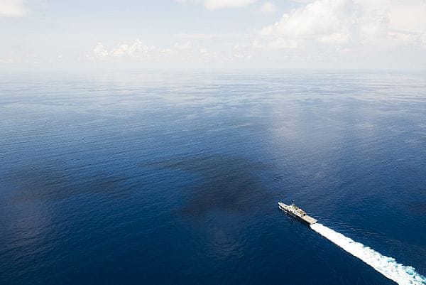 美國海軍持續監看南海情勢，呼籲各個聲張南海主權的國家停止在爭端地區的工程，不要讓南海軍事化。圖：翻攝美國海軍官網