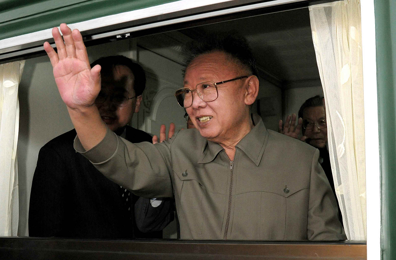 根據朝鮮國家電視台今(19)日的報導指出，朝鮮的領袖金正日因疲勞過度，因此在17日的上午8時30分逝世。圖片來源：達志影像/路透社