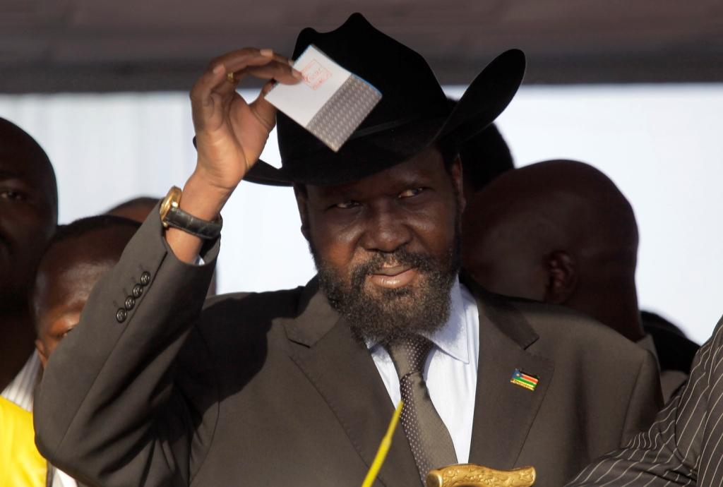 南蘇丹自治政府主席薩爾瓦基爾(Salva Kiir)在數百名南蘇丹支持群眾的歡呼聲中，投下他的一票。 圖片來源:達志影像/美聯社