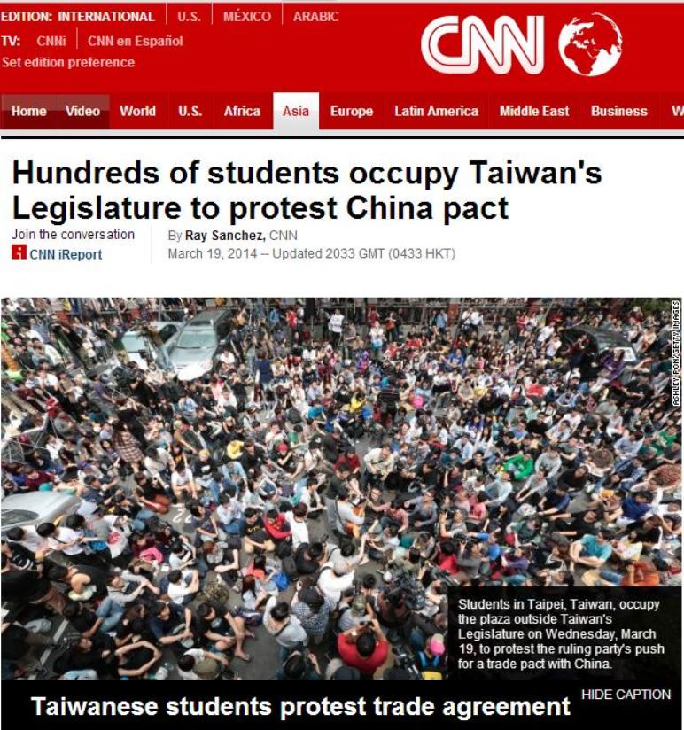 CNN亞洲版今(20)日凌晨以「台灣學生佔領立法院」為頭條，大篇幅報導學生反對執政黨強行通過與中國的貿易協定。圖片來源：翻攝自CNN官方網站。