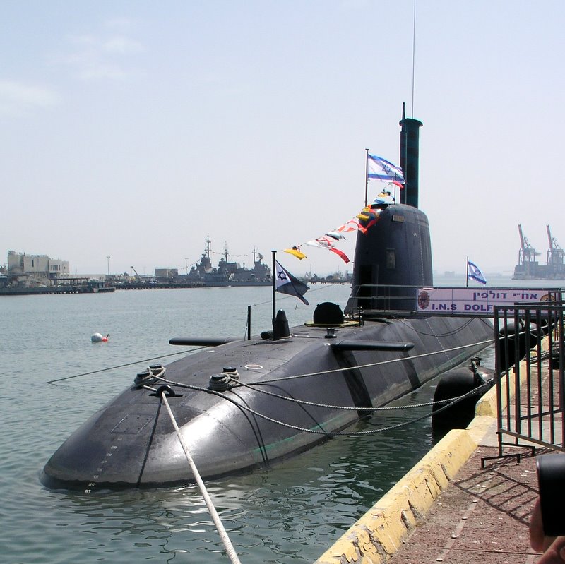 以色列軍方廣播電台指出，以色列的確有1個海豚級潛艇艦隊（見圖），但哈瑪斯抓到的是貨真價實的海豚，而不是潛艇。圖：翻攝維基網站by shlomiliss
