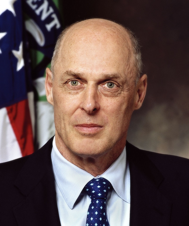 美國小布希政府時代的財政部長鮑爾森(Henry Paulson)近日發表新書《與中國打交道：内幕人揭秘新經濟超級大國》（暫譯），引發熱議。圖：翻攝自維基百科
