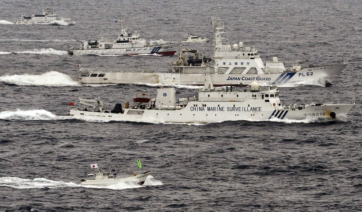 中國公務船隻頻頻駛入尖閣諸島的爭議海域，引起日方高度警戒。圖片來源：達志影像/路透社資料照片