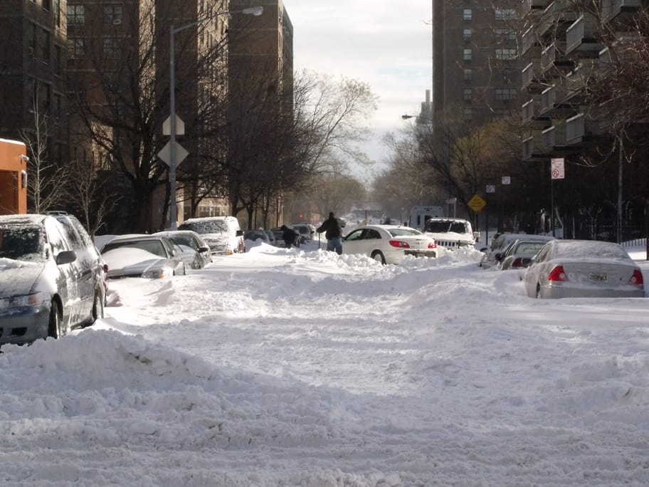紐約數日來大雪，可是紐約市政府清除積雪的工作緩慢，令紐約客大為不滿。圖片來源:NYDECO攝影