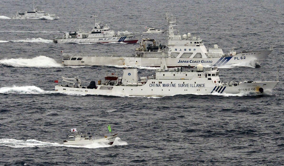 日本海上保安廳巡邏船證實，今（23）日上午有8艘中國海監船相繼駛入釣魚台（日方稱尖閣諸島）附近的日本海域。圖片來源：達志影像/路透社。