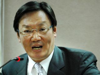 國安會秘書長蘇起今天前往立院備詢時表示，政府放寬美國牛肉進口有3個原則，都是「安全」，他也強調談判過程沒有交換條件；若重啟談判，則將會影響台灣國際信譽。(圖片來源:中央社)