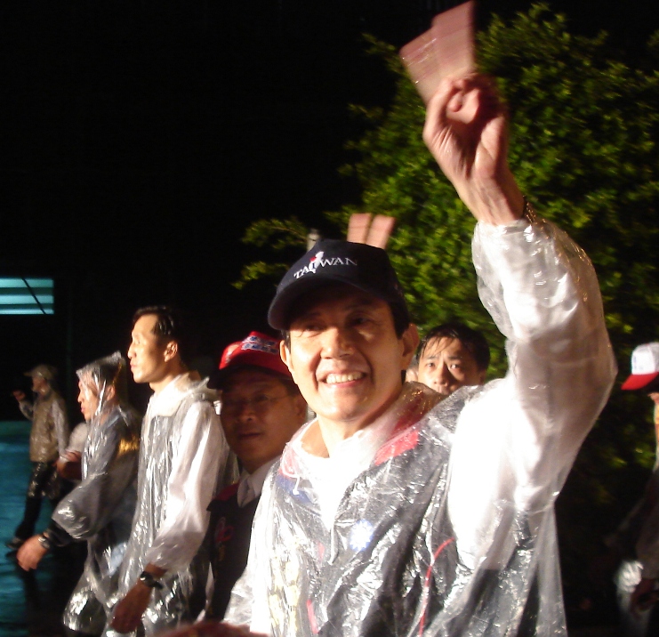 全國最大BBS站PTT實業坊人氣版面八卦版（Gossiping）今（15）日開始舉行「2009下半年批踢踢八卦人物風雲榜」票選，總統馬英九因救災不力獲得最多網友提名。