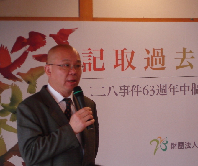 二二八事件紀念基金會執行長廖繼斌今（23）日上午宣布年度二二八系列紀念活動，本次中樞紀念儀式首度移師台南市二二八紀念碑前廣場，並以「記取過去、迎向未來」做為主題。黃揚明攝影