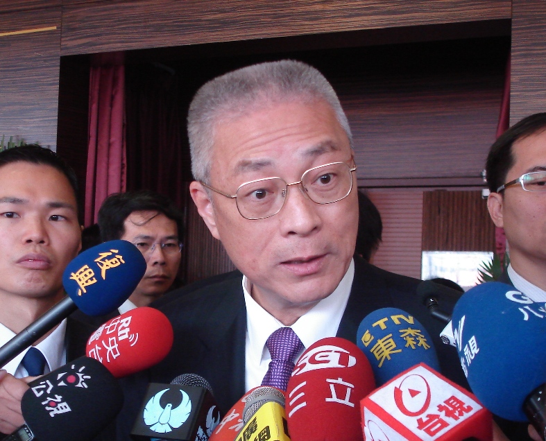 有人質疑政績不好影響選舉結果，行政院長吳敦義今（1）日上午坦言，對於政府的表現，「覺得還不夠好」，但他強調，包括失業率、景氣、防疫工作等表現都在進步中，整體是往好的方向邁進。黃揚明攝影
