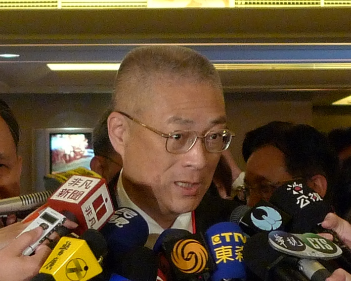 行政院長吳敦義上午受訪時則表示，還沒有收到前閣揆劉兆玄申請赴上海的相關文件，對此事並不知情。黃揚明攝影