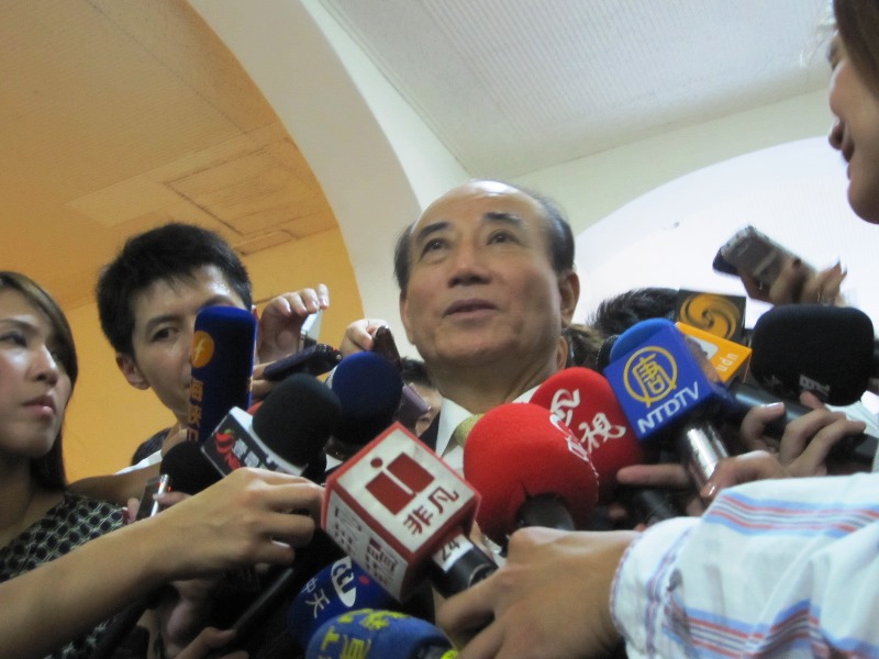 立法院長王金平日前被撤銷黨籍，隨後透過法律程序暫保黨員身分。行政院發言人鄭麗文今（16）日也表示，行政院長江宜樺明天施政報告時，會稱王金平為「王院長」。圖：新頭殼資料照片