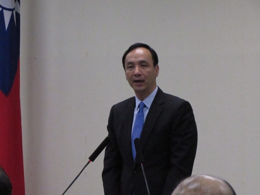 國民黨主席朱立倫5日下午主持中常會，強調「和平不到最後關頭，我們絕不放棄和平；合作不到絕望時刻，我們絕對不會終止合作。」圖：邱珮文/攝
