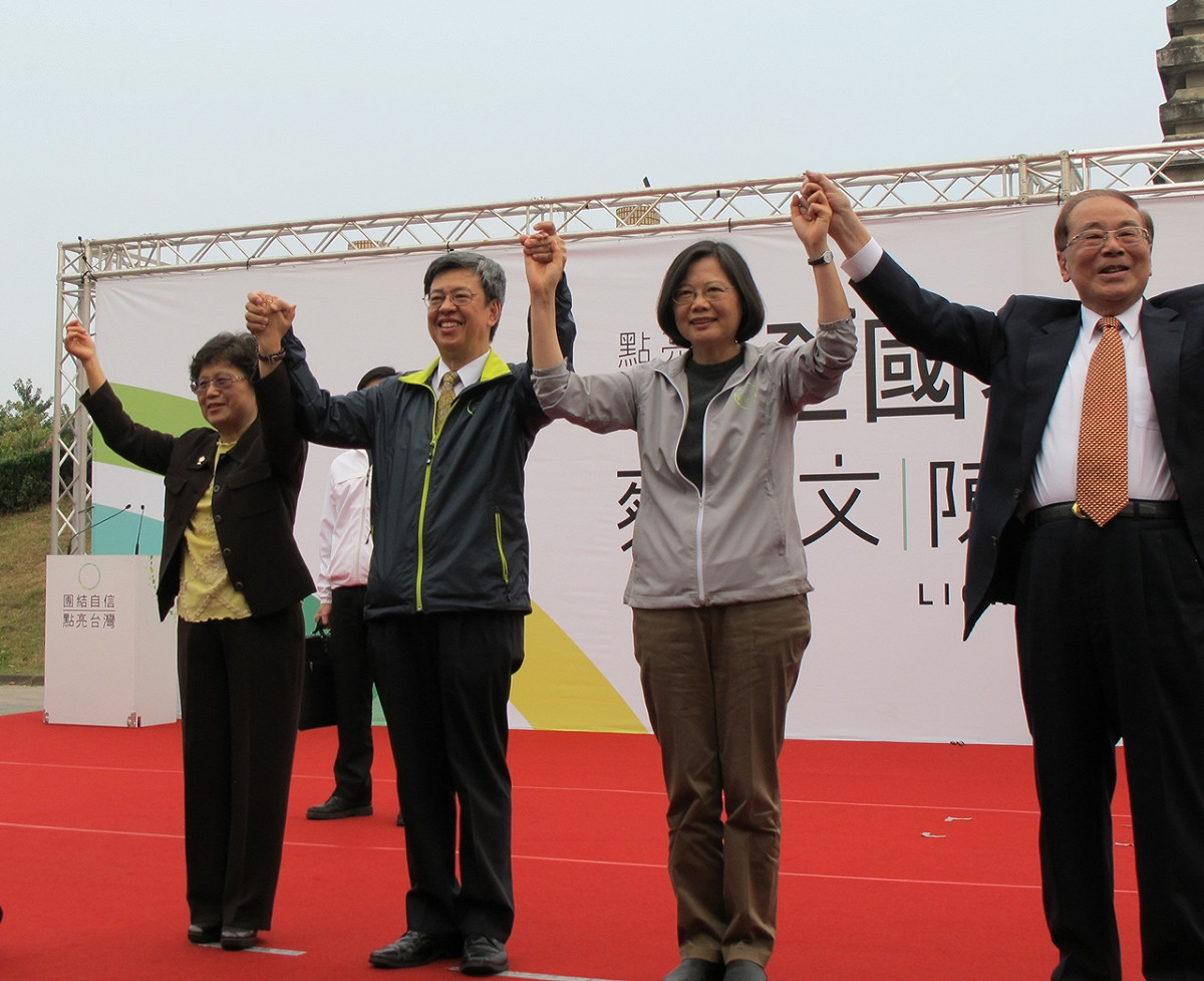 民進黨正副總統候選人蔡英文、陳建仁、夫人羅鳳蘋與前行政院長張俊雄5日下午出席基督徒全國後援會成立大會。圖：林朝億/攝